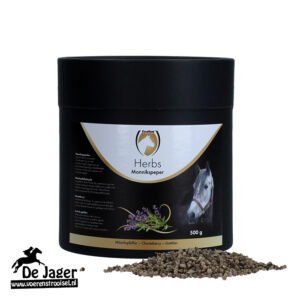 Black jar labeled 'Herbs Monnikspeper' for horses, with a white horse on the label and sprigs of herbs; 500 g container with loose brown horse pellets spilled in front, plus a De Jaer logo in the corner.
